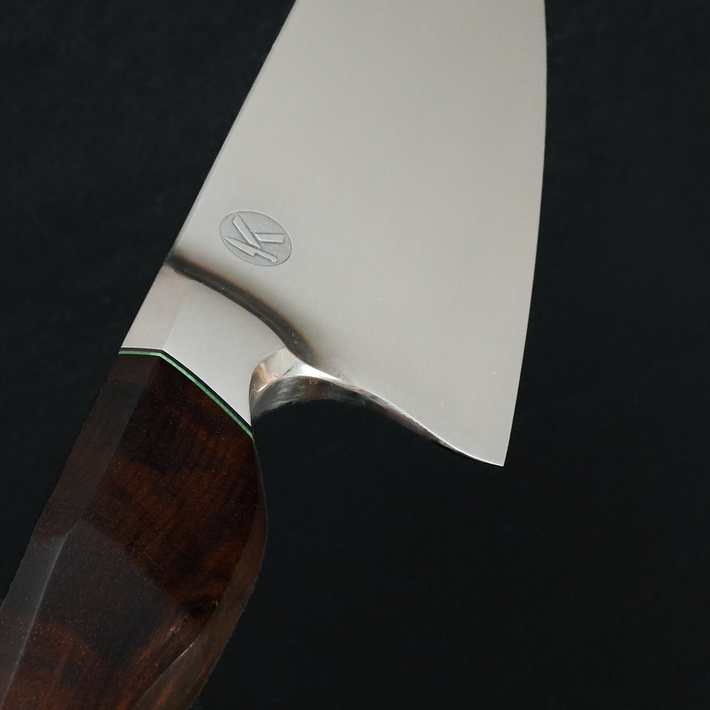 Santoku 155mm AU Chicago Black Walnut G10 Integral – detail view