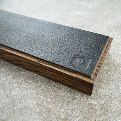 Knife Magnet Black Oak & Black Leather – side profile