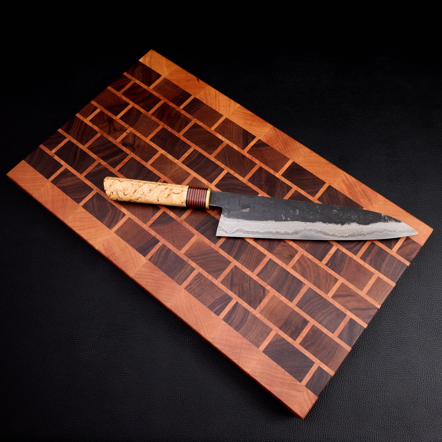 Tischlerei Brickwork Cutting Board Endgrain Walnut & Cherry – side profile