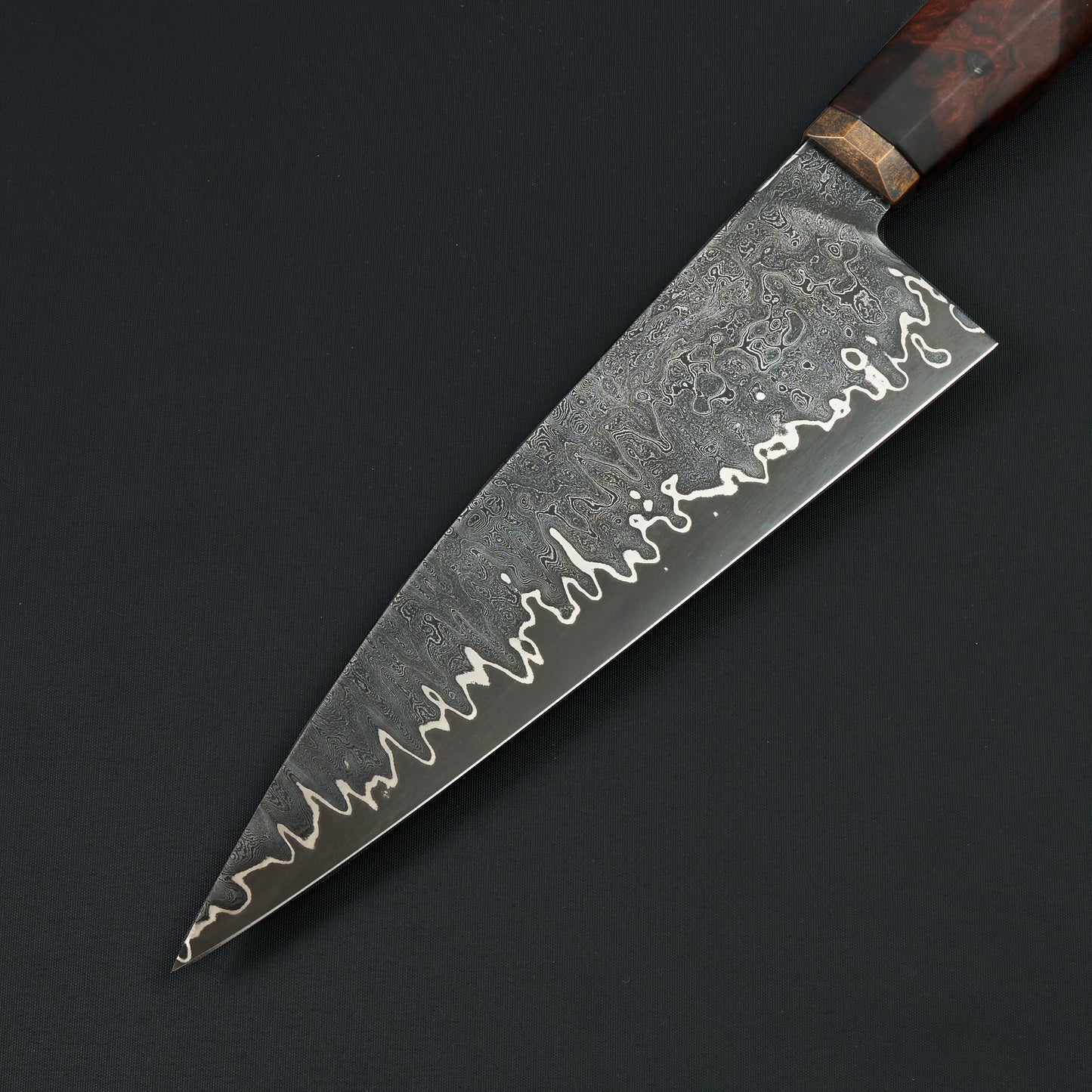 Chef Knife 200mm GoMai Damascus Ni Apex Ultra 'Paragon Series' Desert Ironwood – detail view
