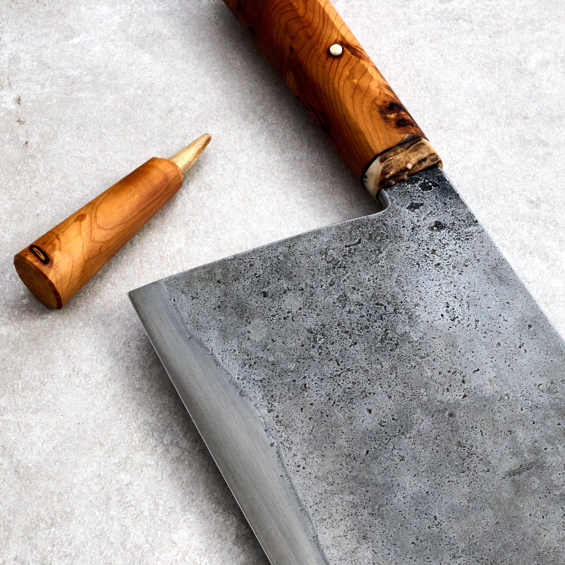 Cleaver 200mm/100mm AU Mono Yew & Antler Takedown – handle detail