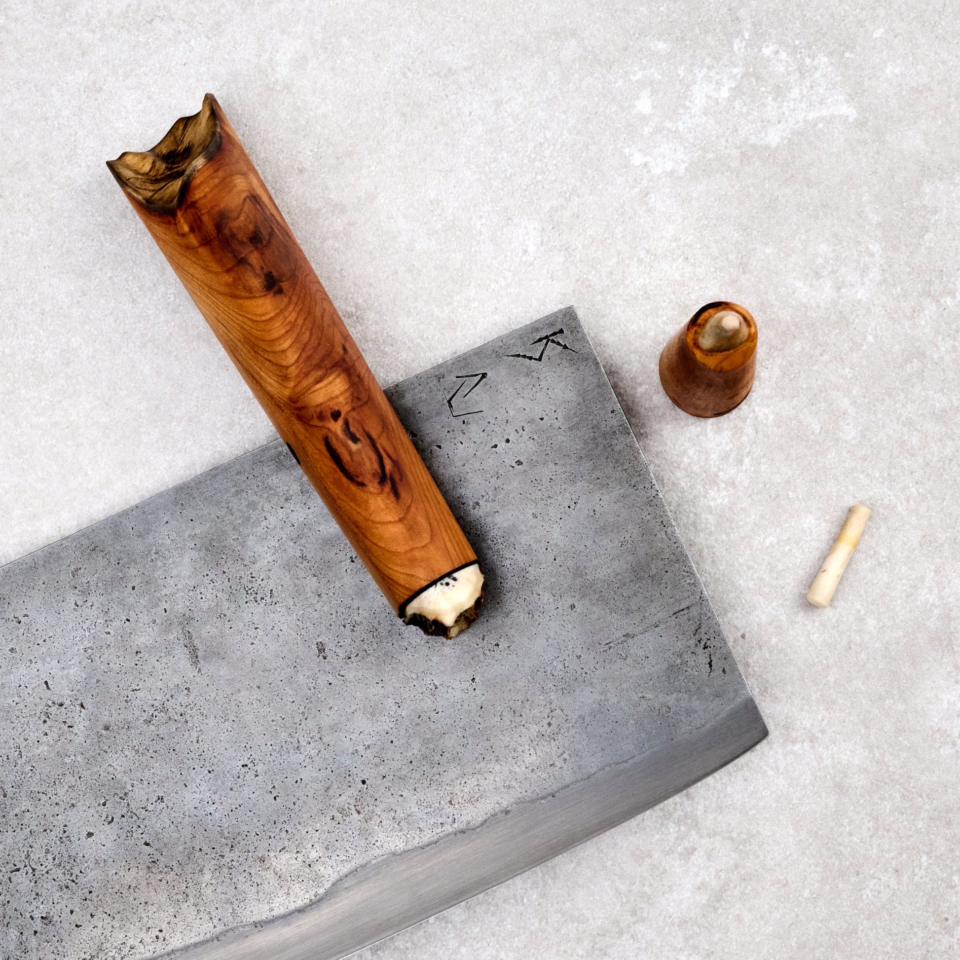 Cleaver 200mm/100mm AU Mono Yew & Antler Takedown – blade close-up