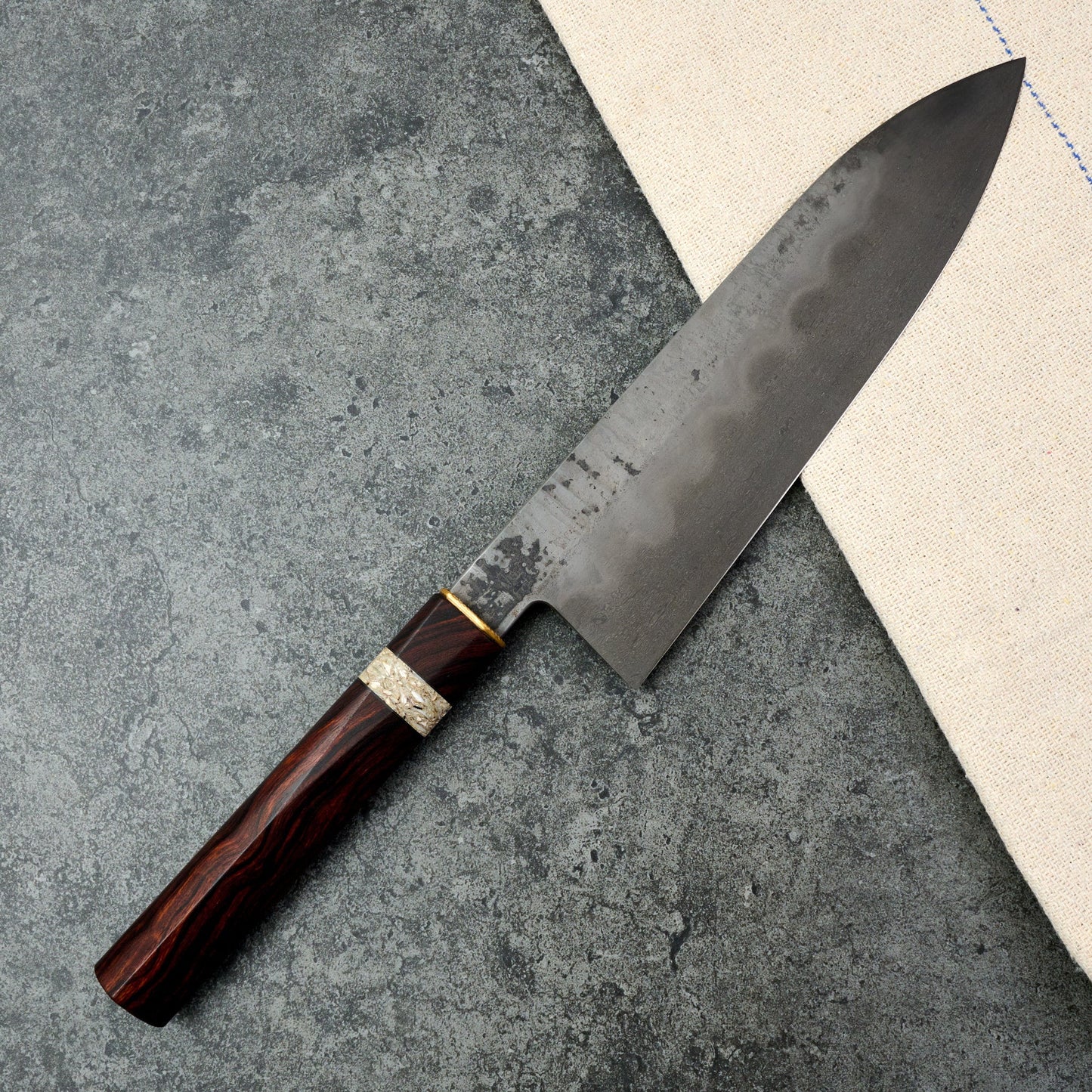Gyuto 220mm Honyaki Brass, Oyster Shell & Ironwood – detail view