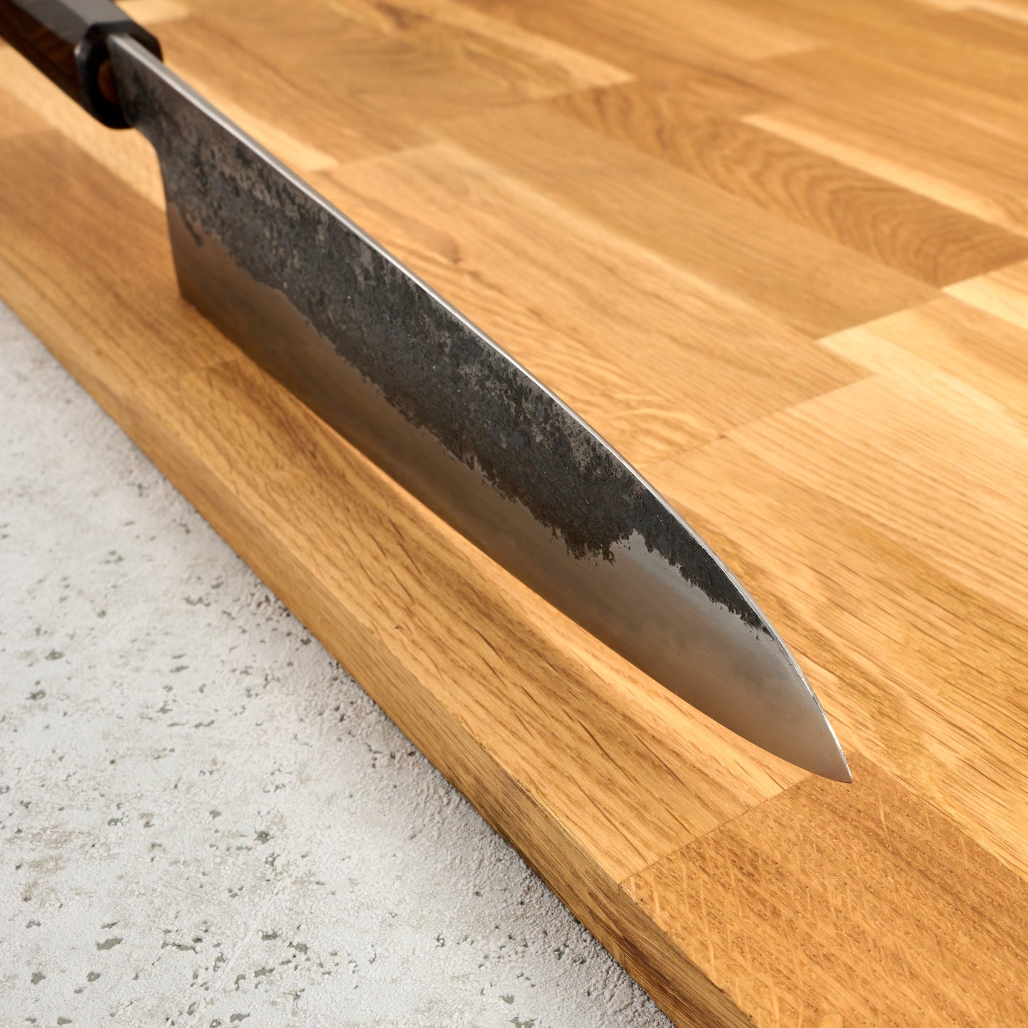 Gytuo 235mm Wrought Iron San Mai Ancient Oak and Ziricote – blade close-up