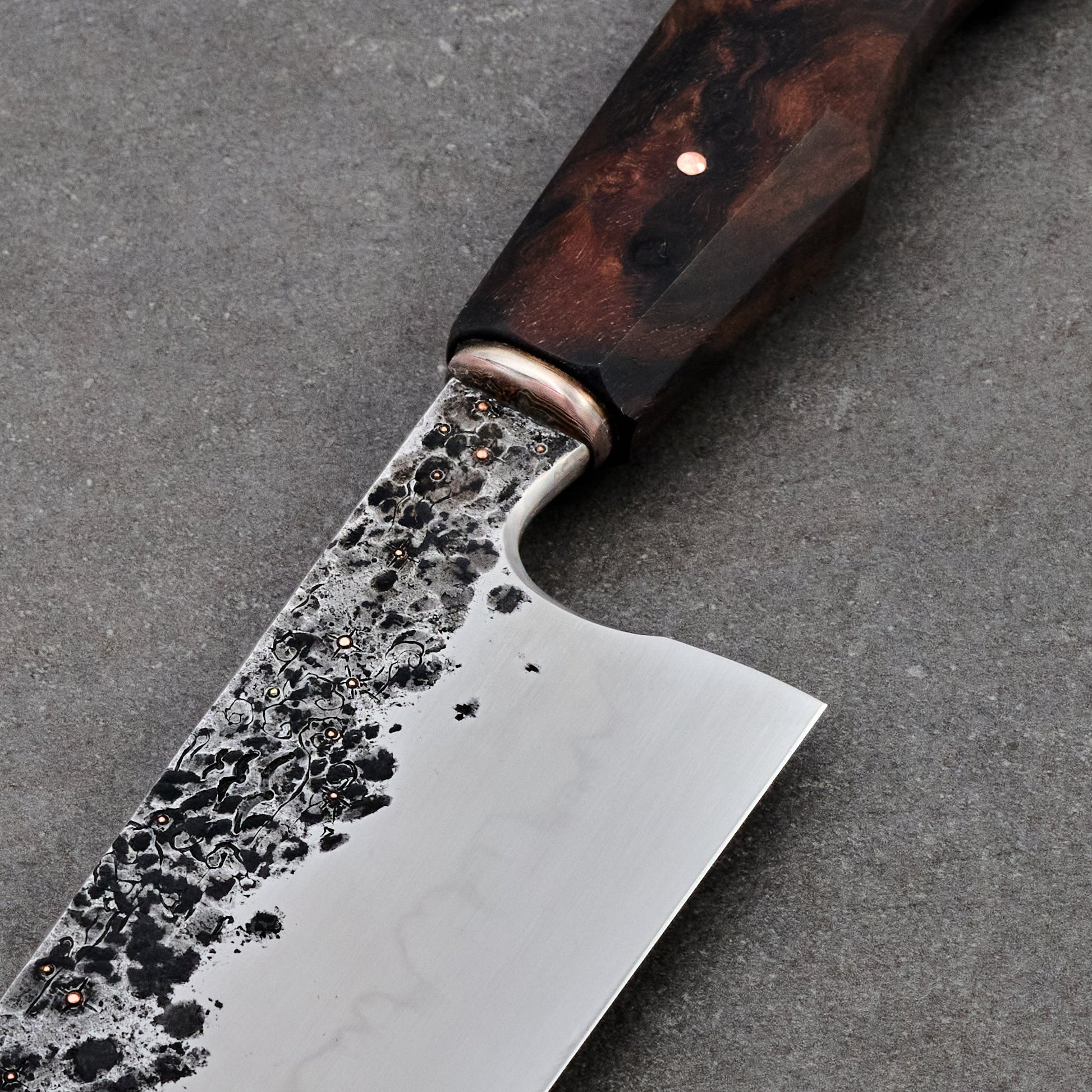Gyuto 220mm Honyaki Spicey White Mokume, Walnut and Copper – detail view