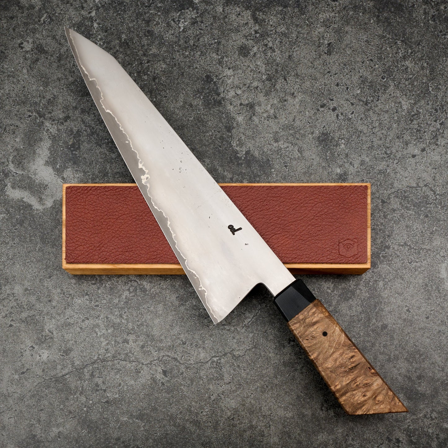 Knife Magnet Oak & Tan Leather – detail view