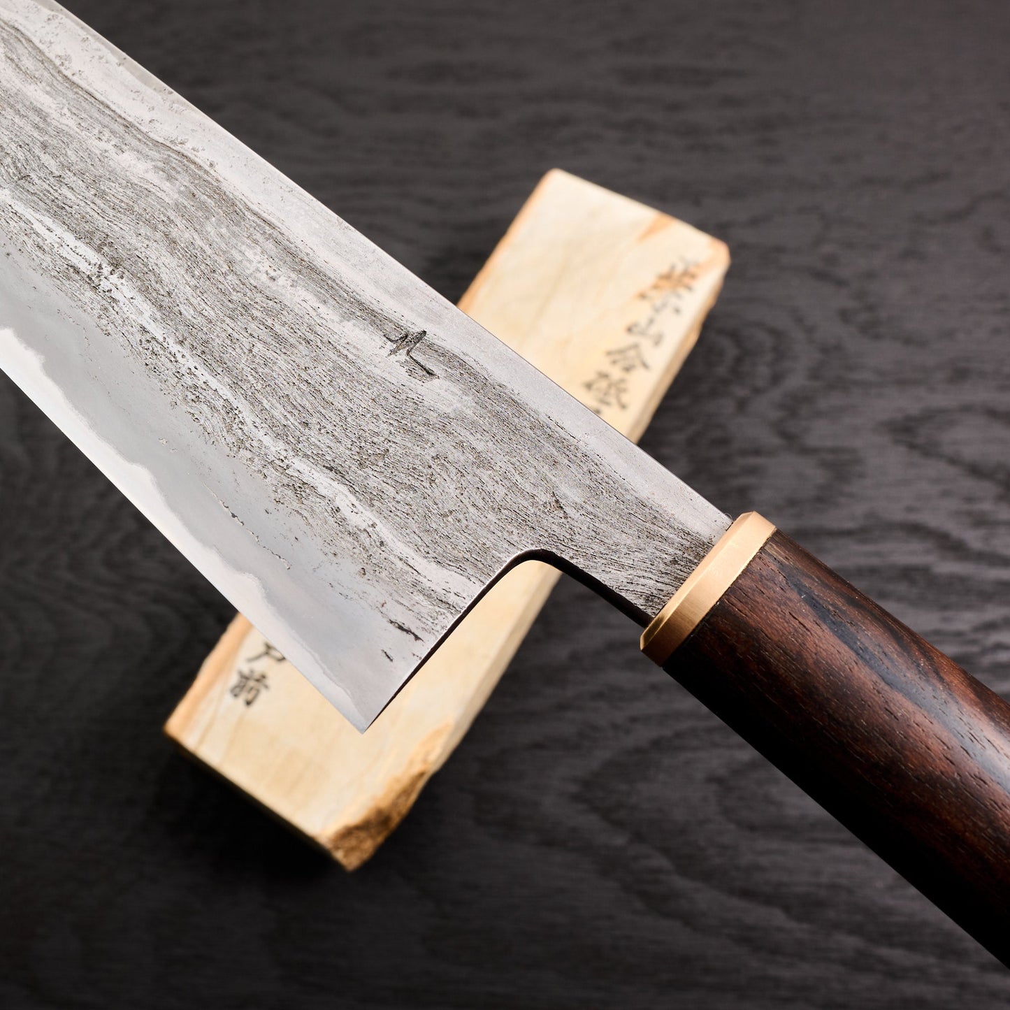 Gyuto 225mm Wrought Iron Clad 135Cr3 Deep Etch – blade close-up