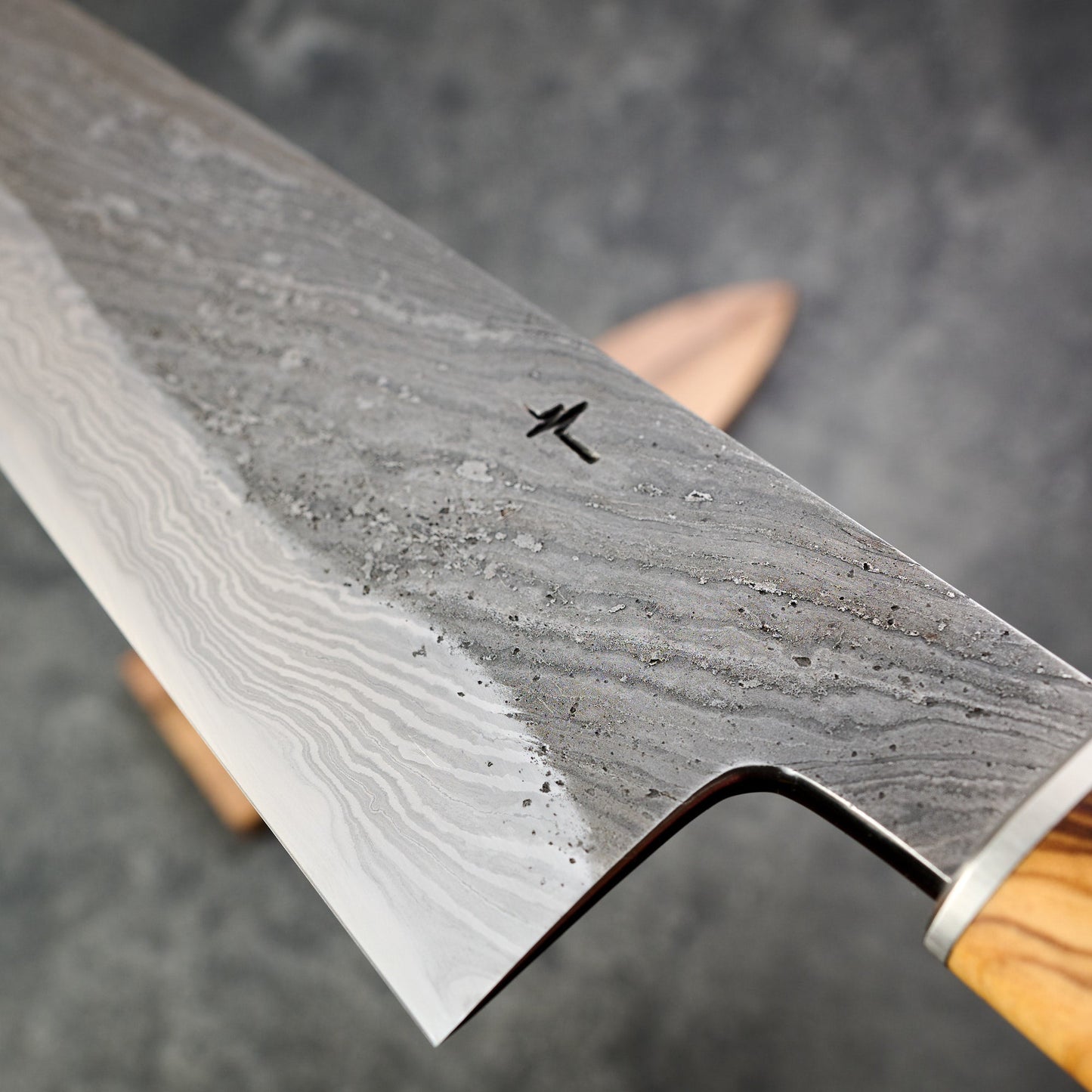 Gyuto 235mm Damascus Twist Clad 135Cr3 Deep Etch – side profile