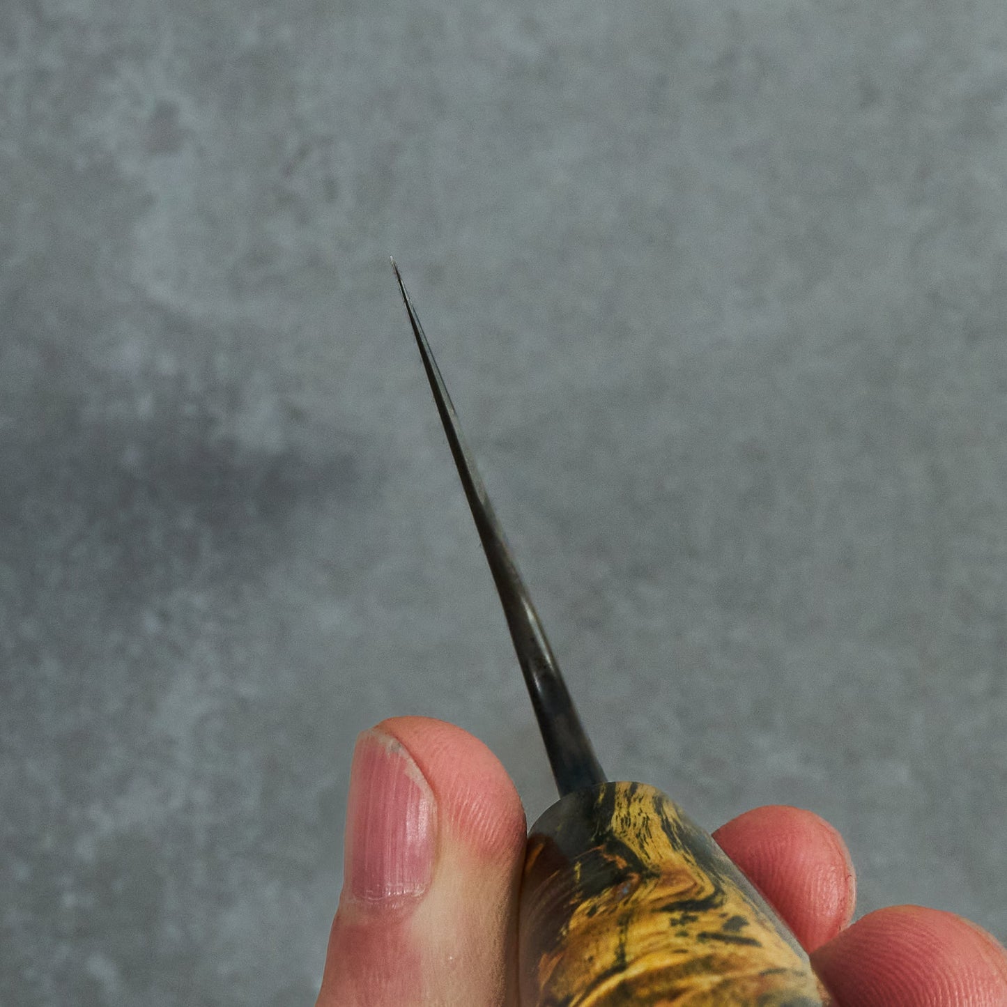 Gyuto 235mm Mono Apex Ultra Black Etch 'Duille Liath' Flared Coffin Grip – handle detail