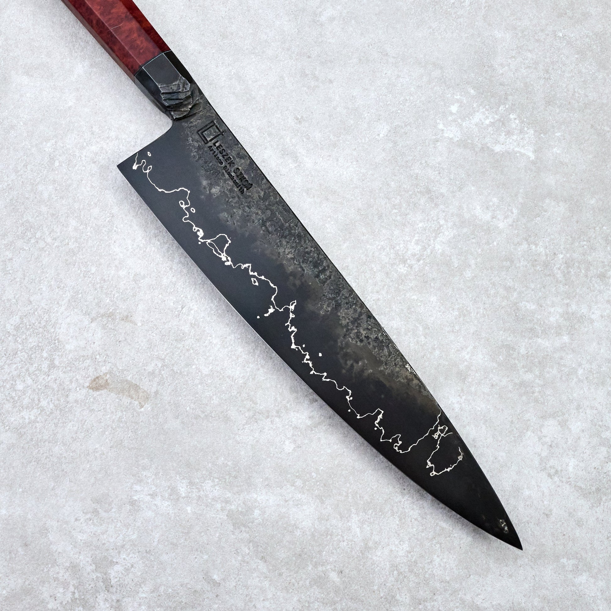 Gyuto 240mm GoMai Graphite Live Edge Amboyna Burl – handle detail