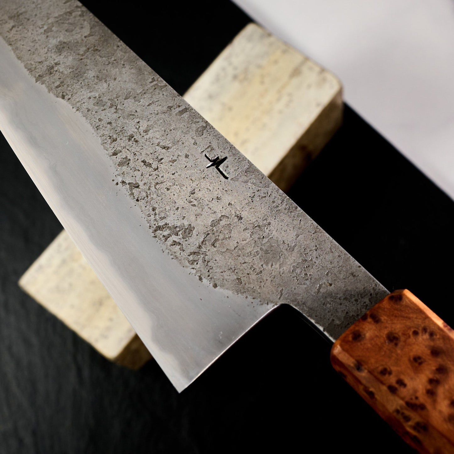 Gyuto 240mm Wrought Iron Clad 135Cr3 Thuya Burl – side profile