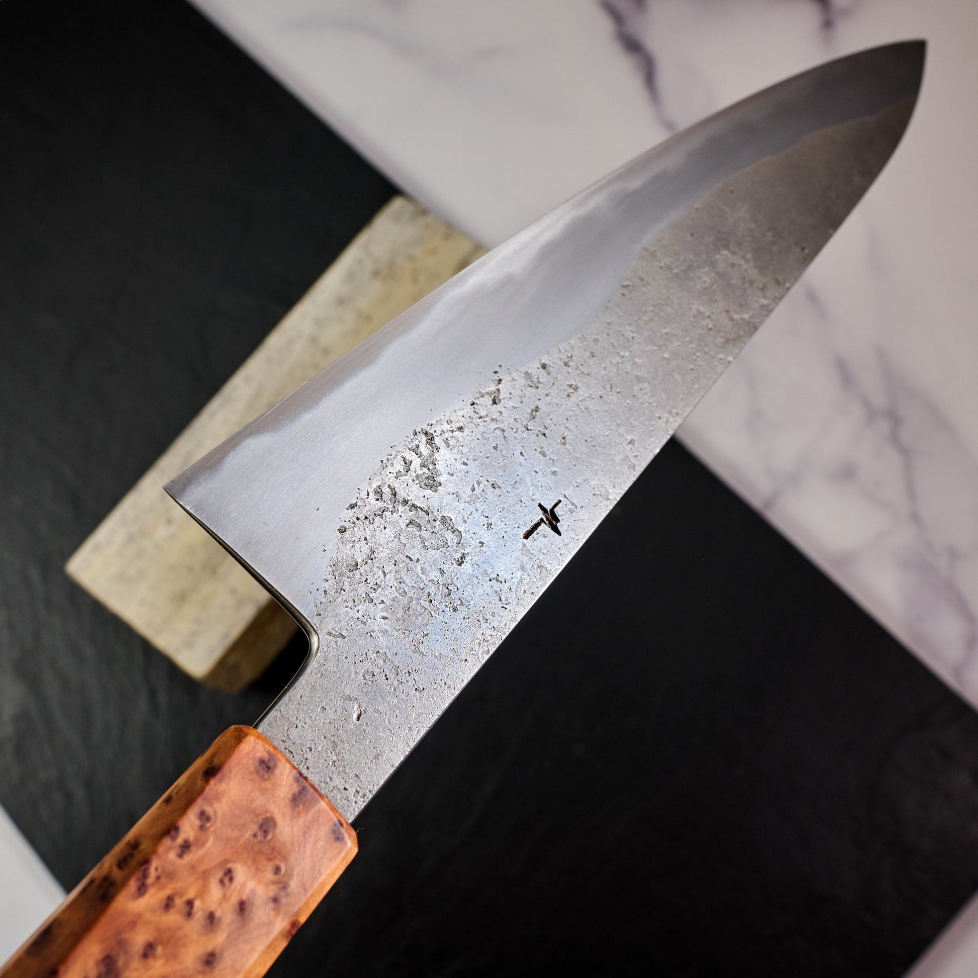 Gyuto 240mm Wrought Iron Clad 135Cr3 Thuya Burl – handle detail