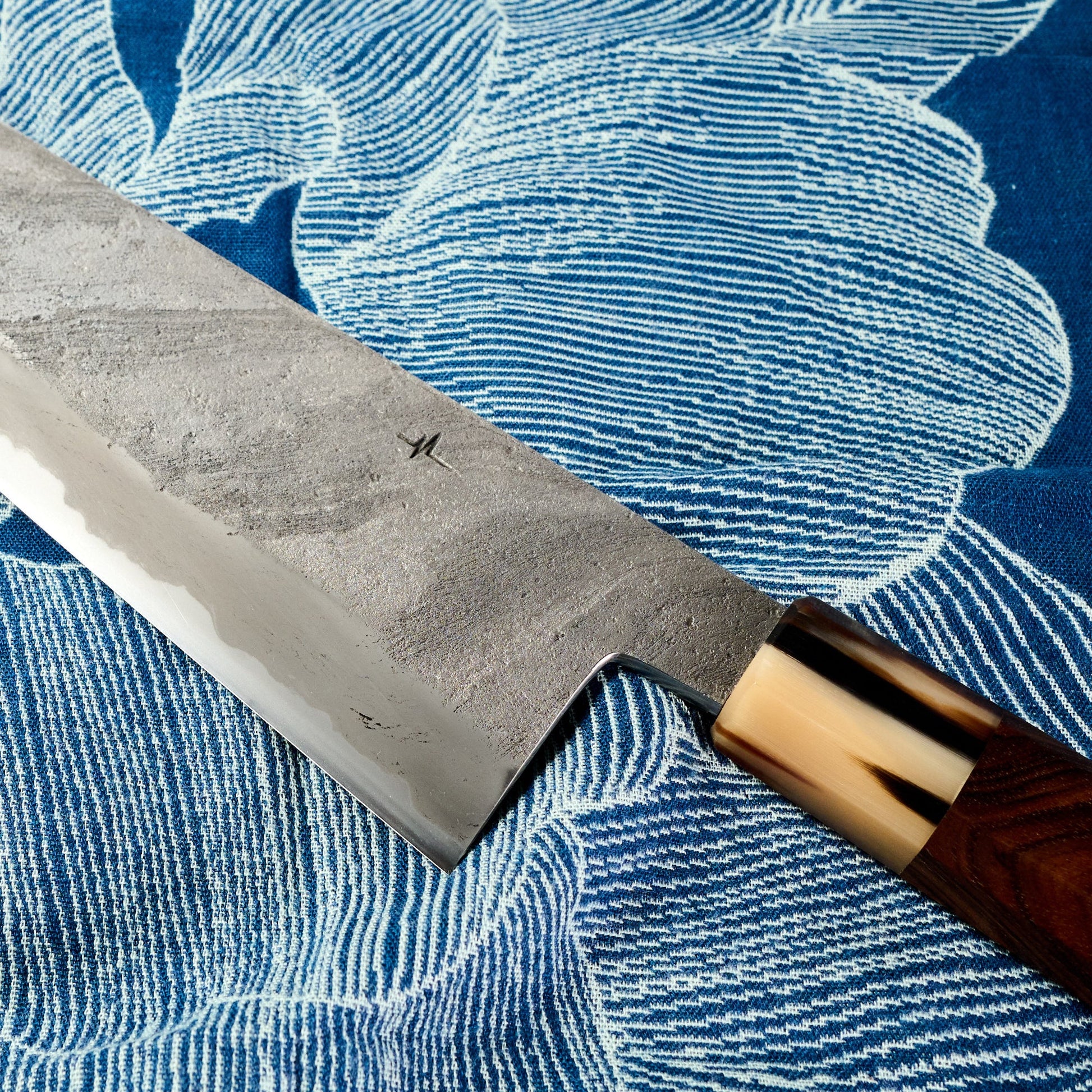 Gyuto 250mm Damascus Twist Clad 135Cr3 Deep Etch 'Roulé Au Chocolat' – blade close-up