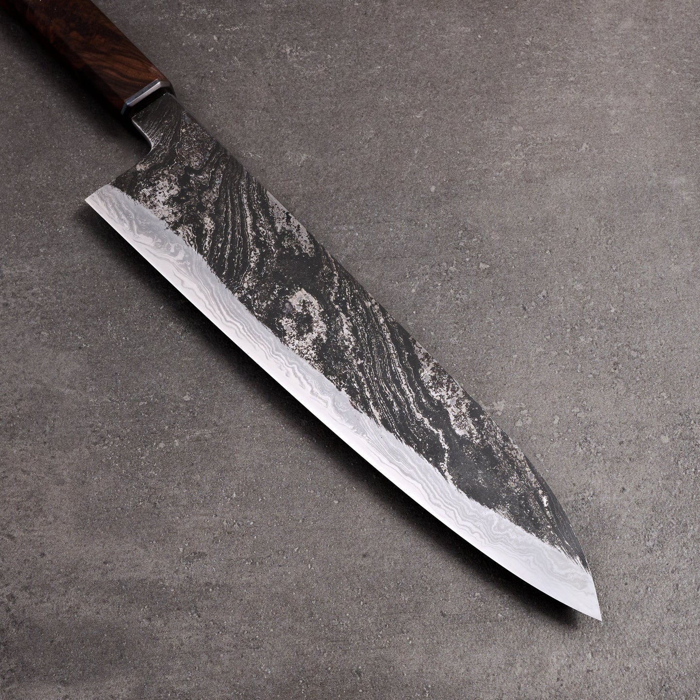 Gyuto 250mm Damascus Twist SanMai 135Cr3 Walnut & Stainless Steel – handle detail