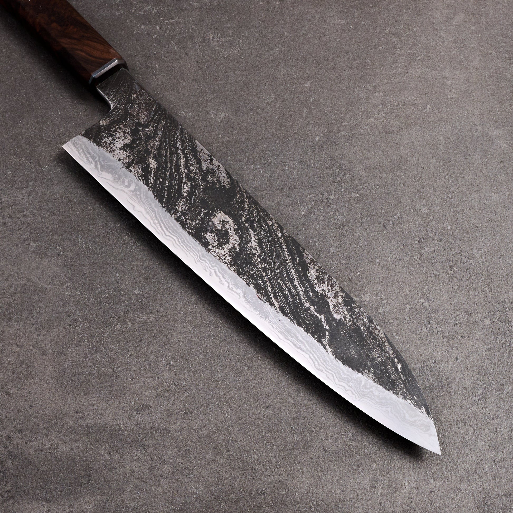 Gyuto 250mm Damascus Twist SanMai 135Cr3 Walnut & Stainless Steel – handle detail