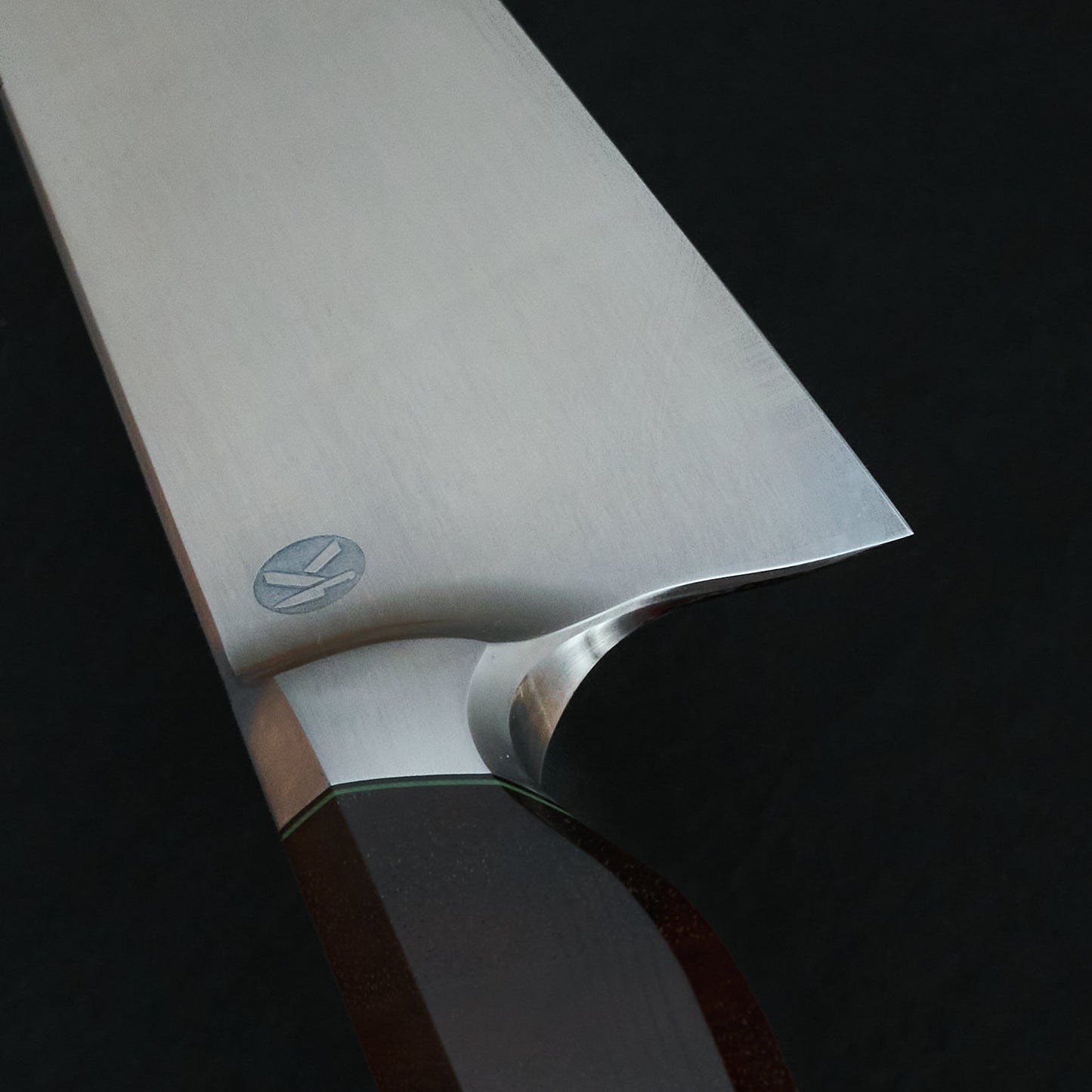 Gyuto 265mm AU Chicago Black Walnut G10 Integral – blade close-up