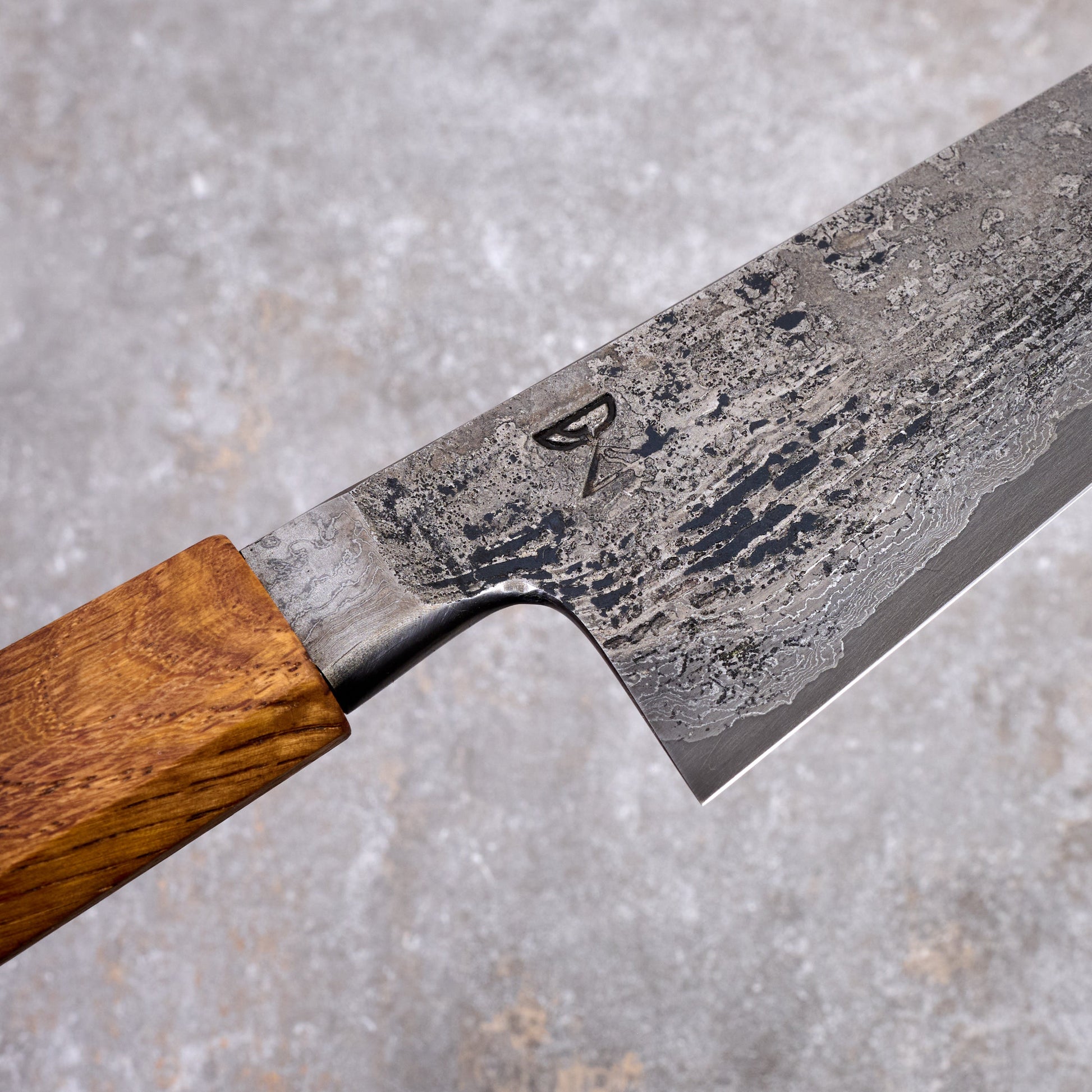 Gyuto 210mm SanMai Apex Ultra Saw Blade & Wagon Wheel Damascus Integral – handle detail