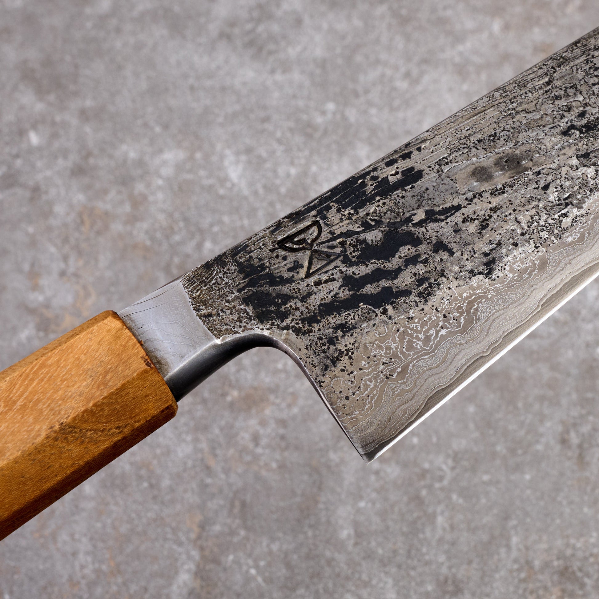 Gyuto 215mm SanMai Apex Ultra Saw Blade & Wagon Wheel Damascus Integral – handle detail