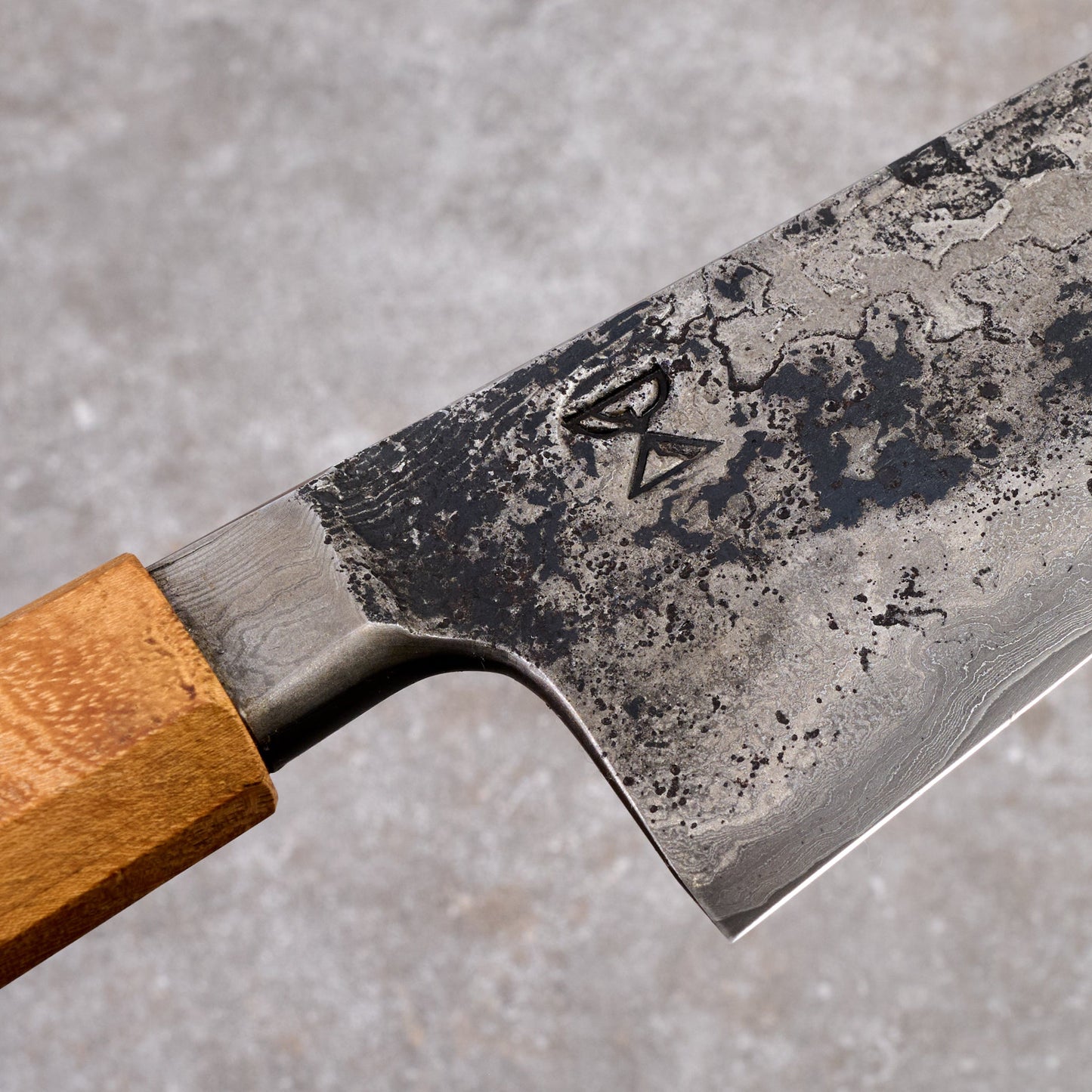 Gyuto 205mm SanMai Apex Ultra Saw Blade & Wagon Wheel Damascus Integral – handle detail