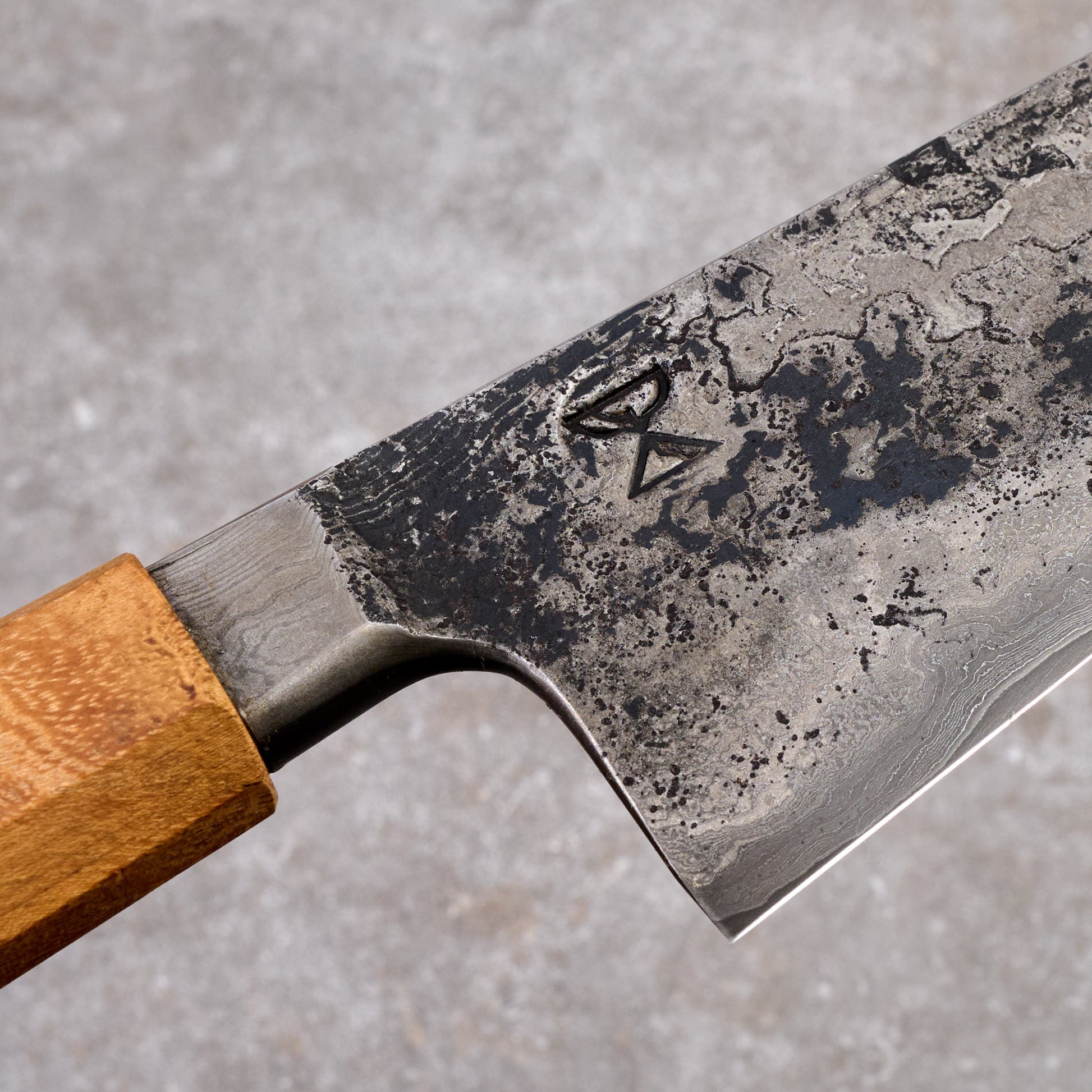 Gyuto 205mm SanMai Apex Ultra Saw Blade & Wagon Wheel Damascus Integral – handle detail