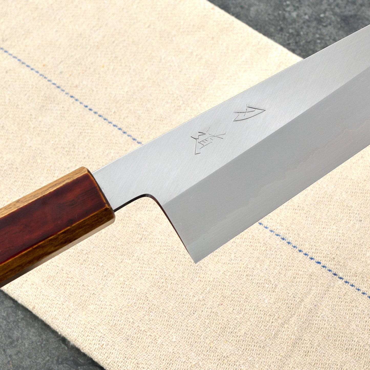 Gyuto 240mm Junpaku Shirogami #1 – handle detail