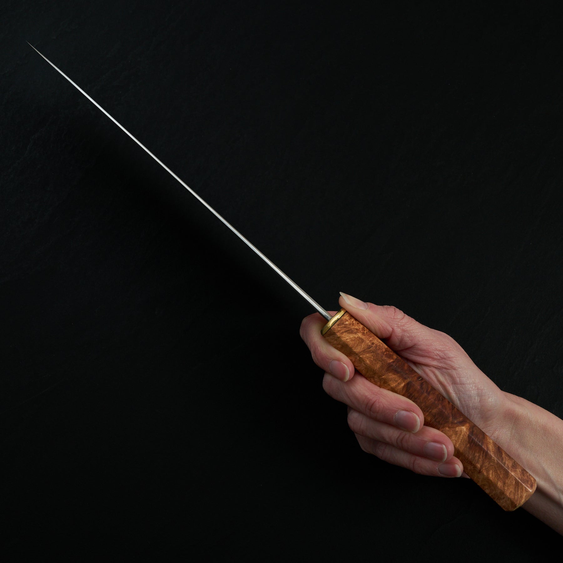 Isa Smedjan X Myojin Gyuto 245mm Spicy White, Eucalyptus Burl & Brass – handle detail
