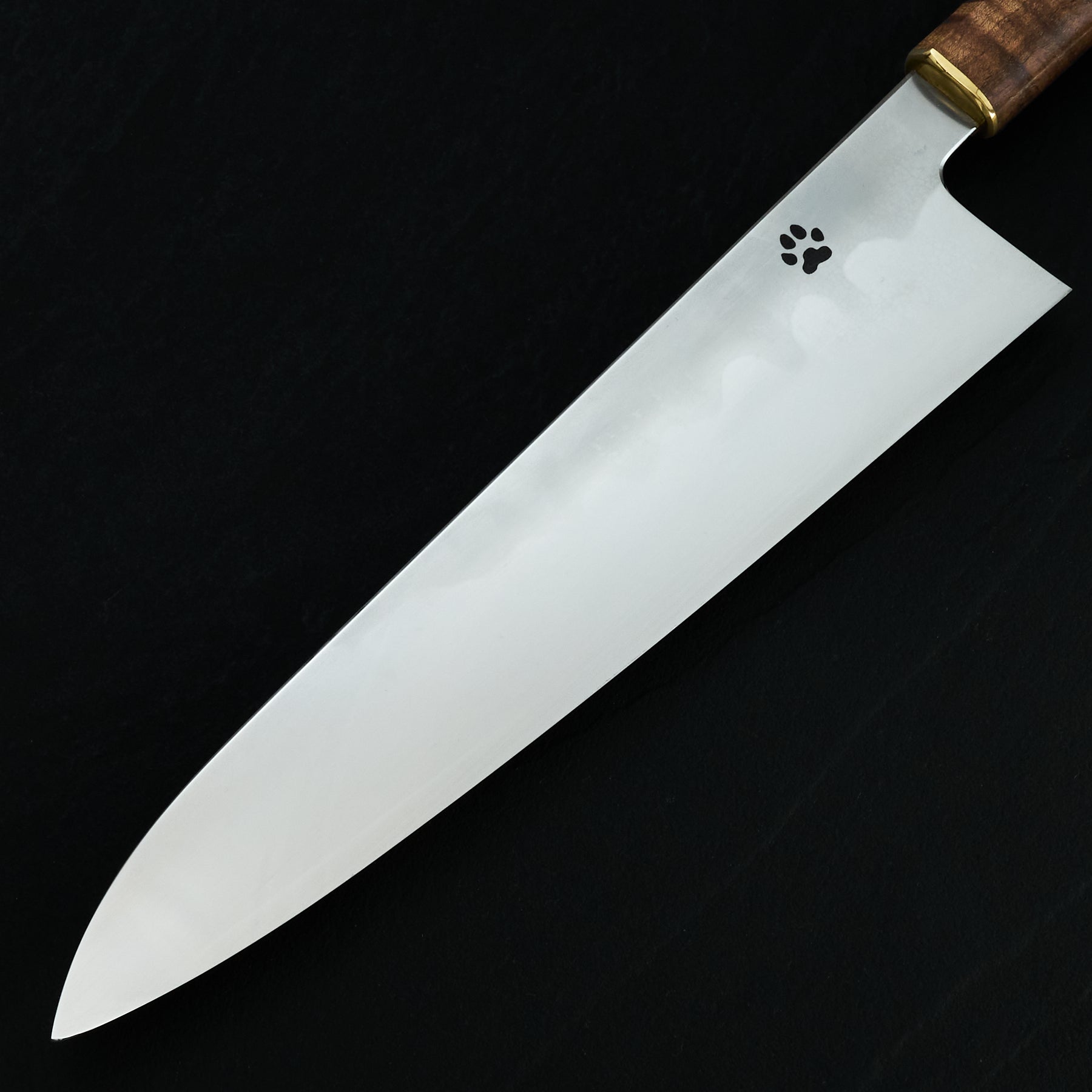 Isa Smedjan X Myojin Gyuto 245mm Spicy White, Tasmanian Blackwood & Brass – detail view