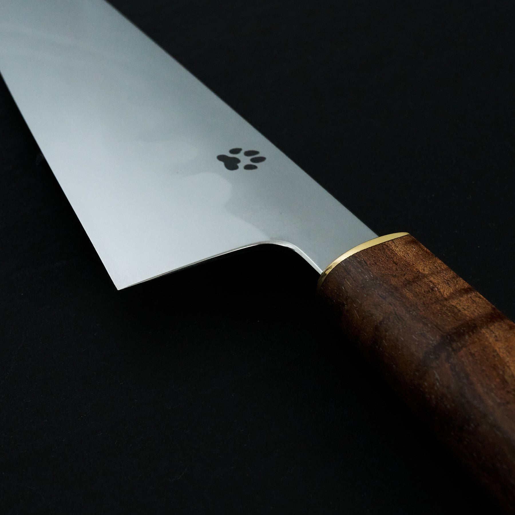 Isa Smedjan X Myojin Gyuto 245mm Spicy White, Tasmanian Blackwood & Brass – blade close-up