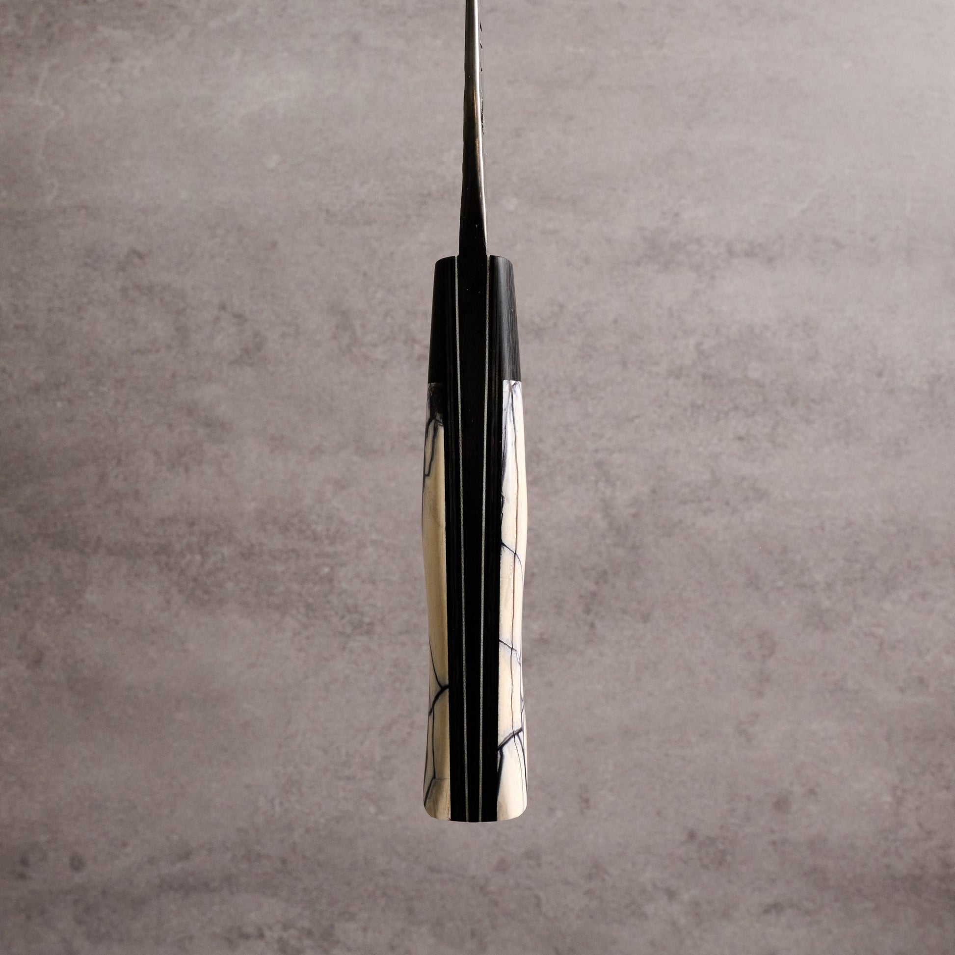 Kamon X Huber Gyuto 260mm Denty Blackout Full Tang – detail view