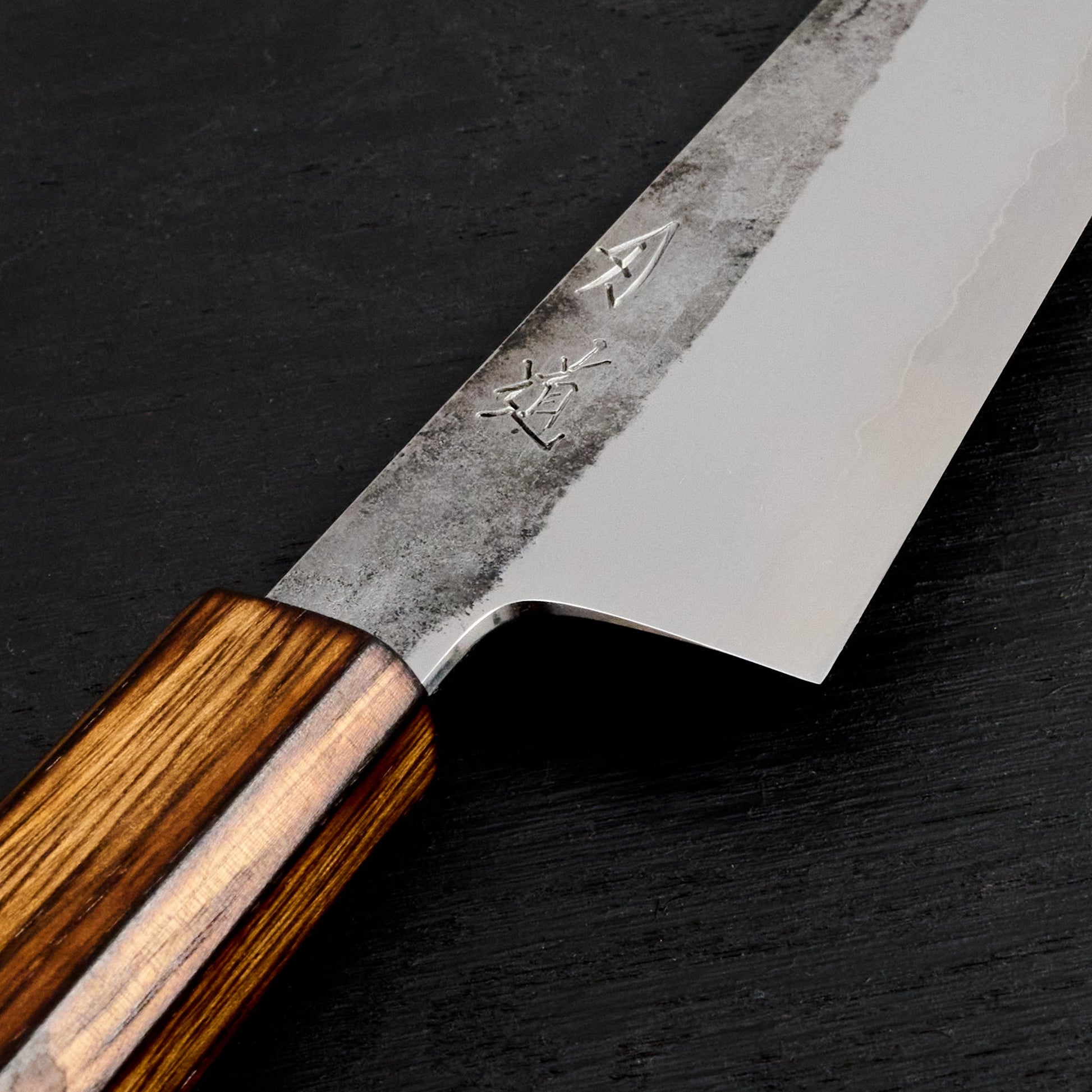Gyuto 210mm Kirisame Series Shirogami #1 Stainless Clad Scorched Oak – handle detail