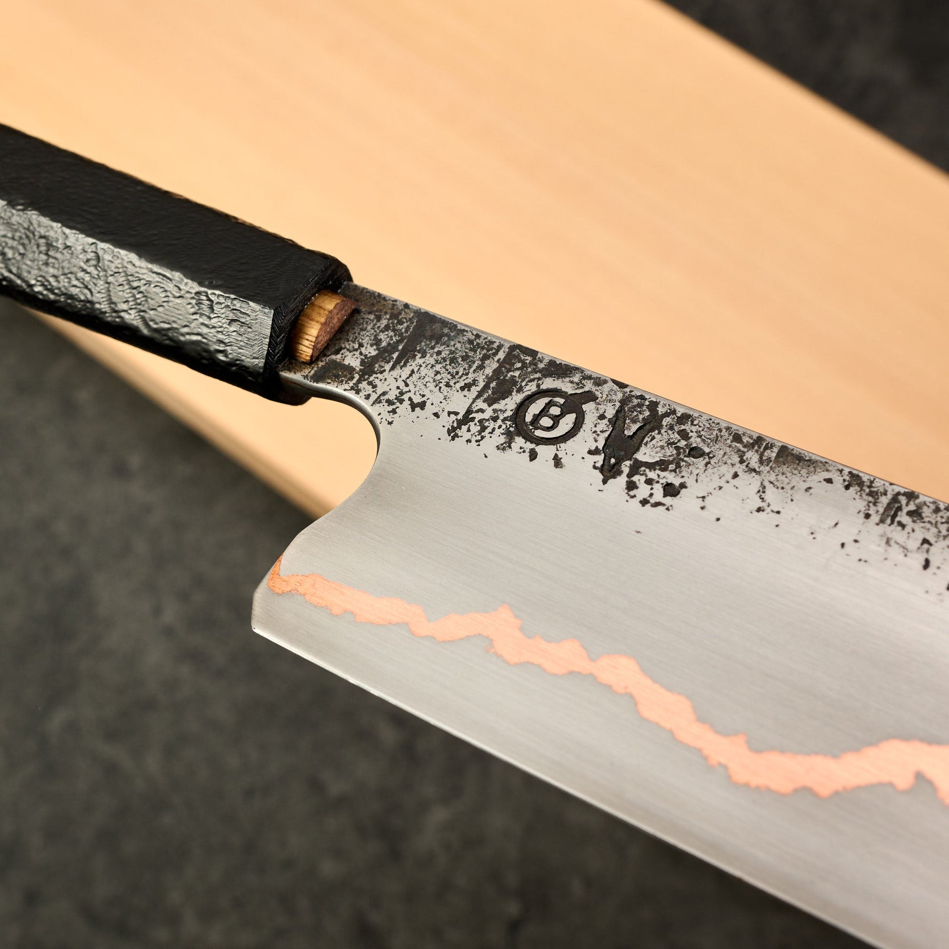 Nakiri 170mm Cru-Core GoMai (0.95C) Copper & 15N20 Cladding – blade close-up