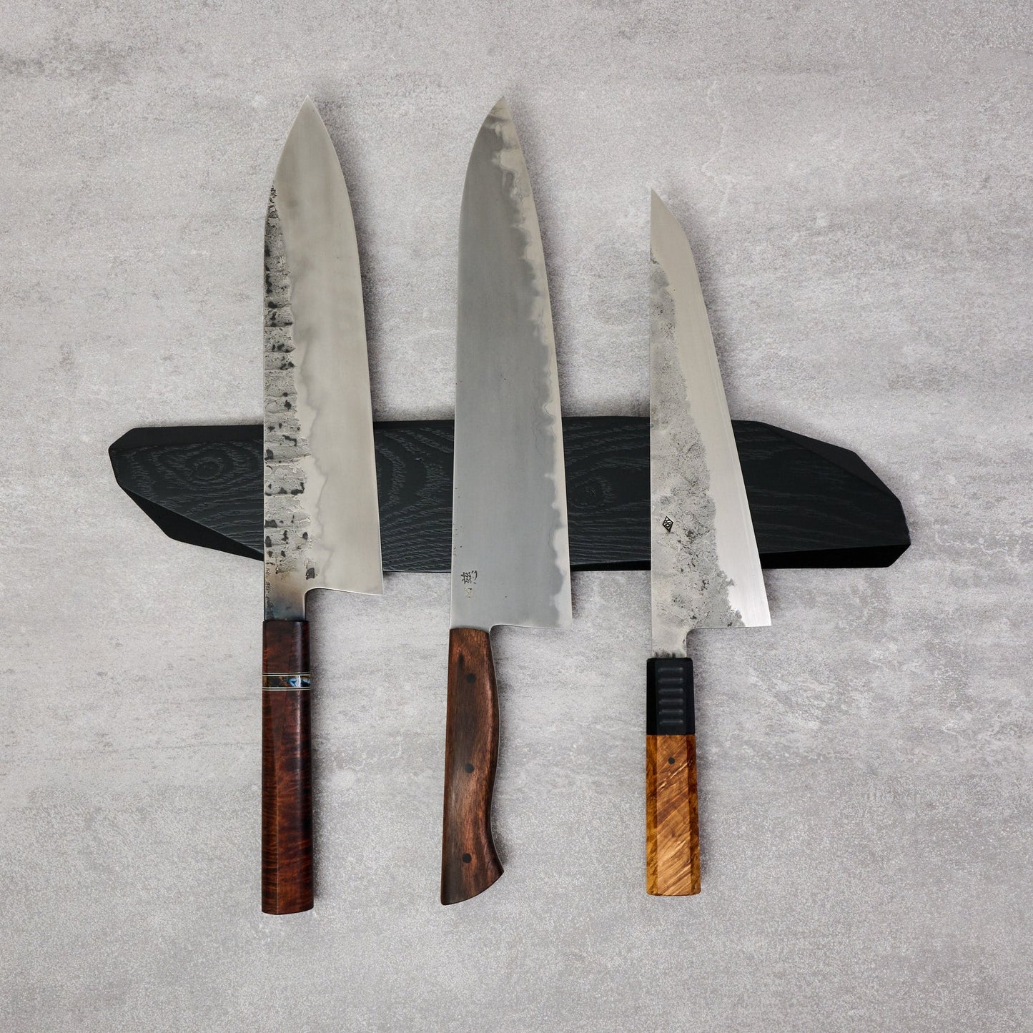 Knife Magnet Black – blade close-up