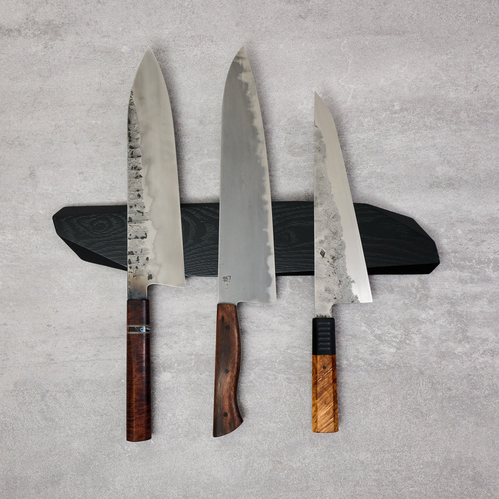 Knife Magnet Black – blade close-up