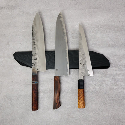 Knife Magnet Black – blade close-up
