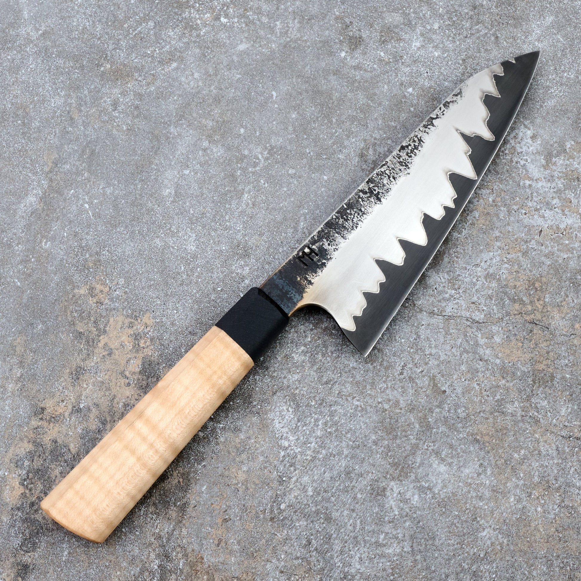 Santoku 180mm Stainless Clad GoMai 1.2419 Curly Maple & Bog Oak – blade close-up