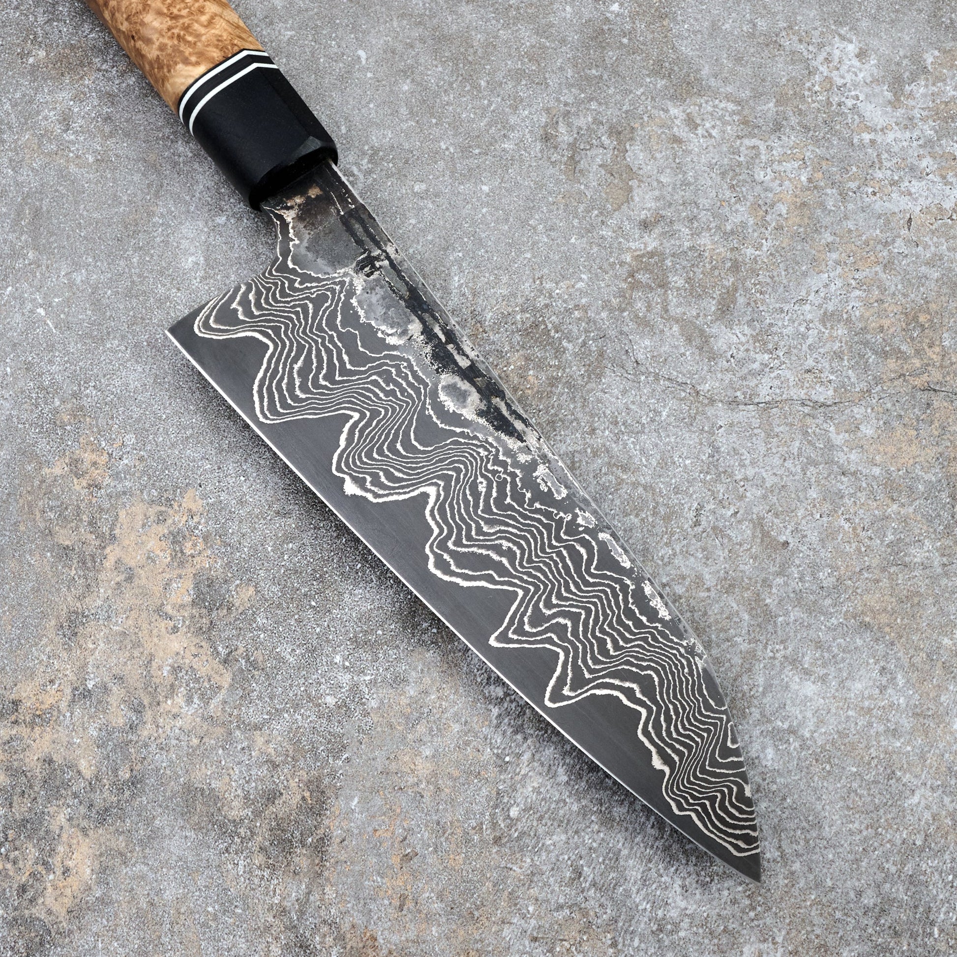Santoku 185mm 50 Layer Damascus GoMai 1.2419 Black Ash Burl & Bog Oak – blade close-up