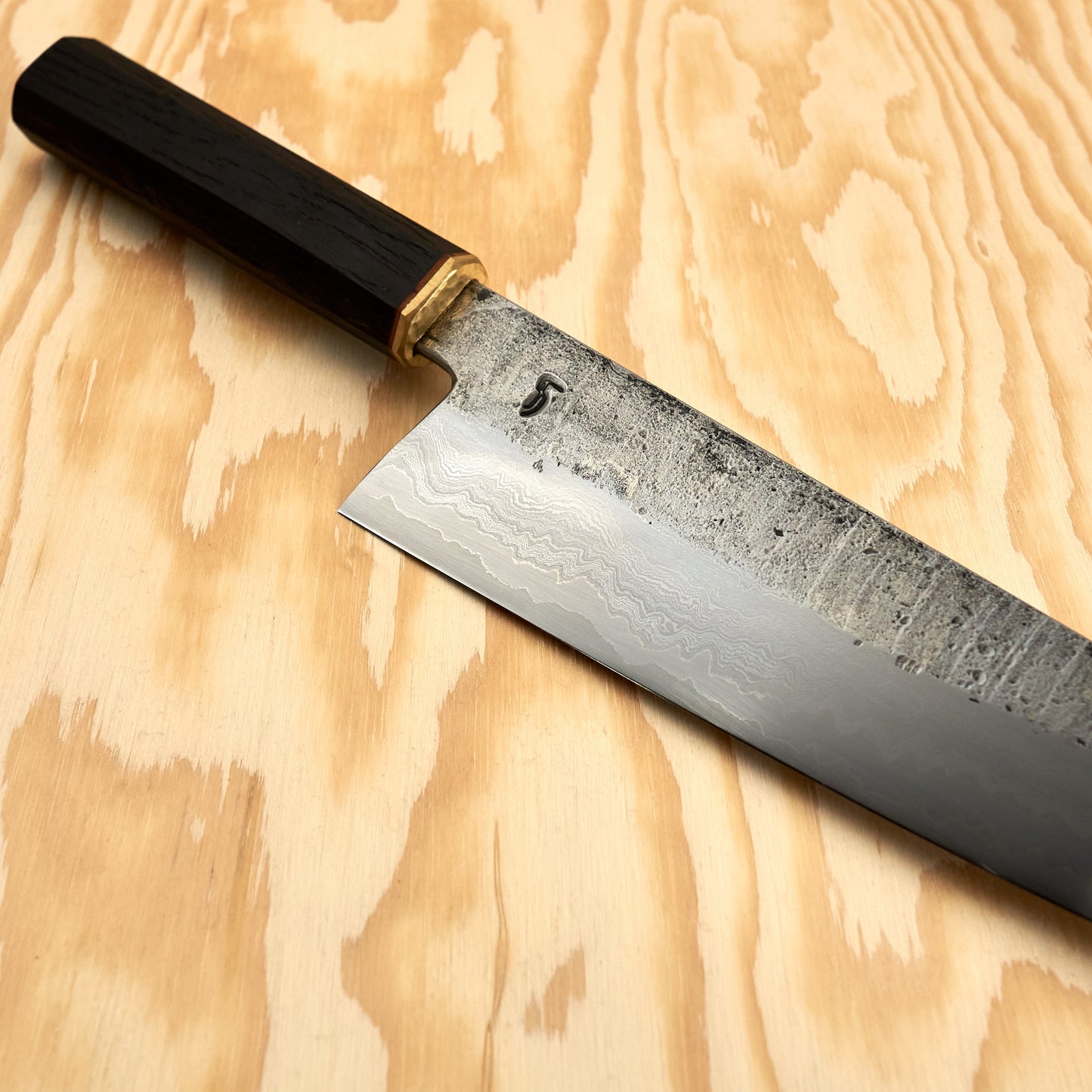 Spåre X OB Gyuto 220mm Modern Wrought Aogami Super Core – handle detail