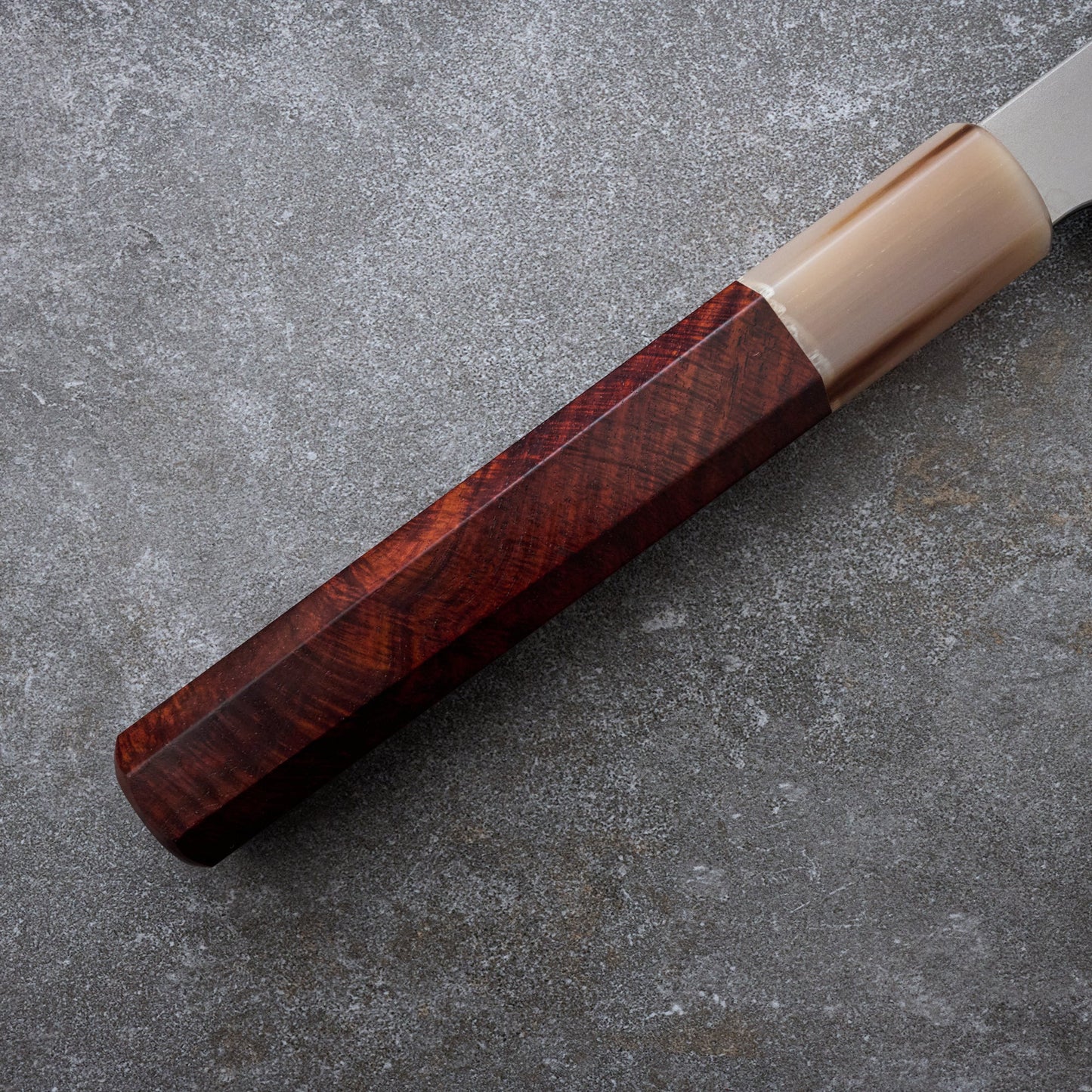 Sujihiki 305mm SanMai Stainless Clad 52100 Siam Rosewood & Buffalo Horn – handle detail