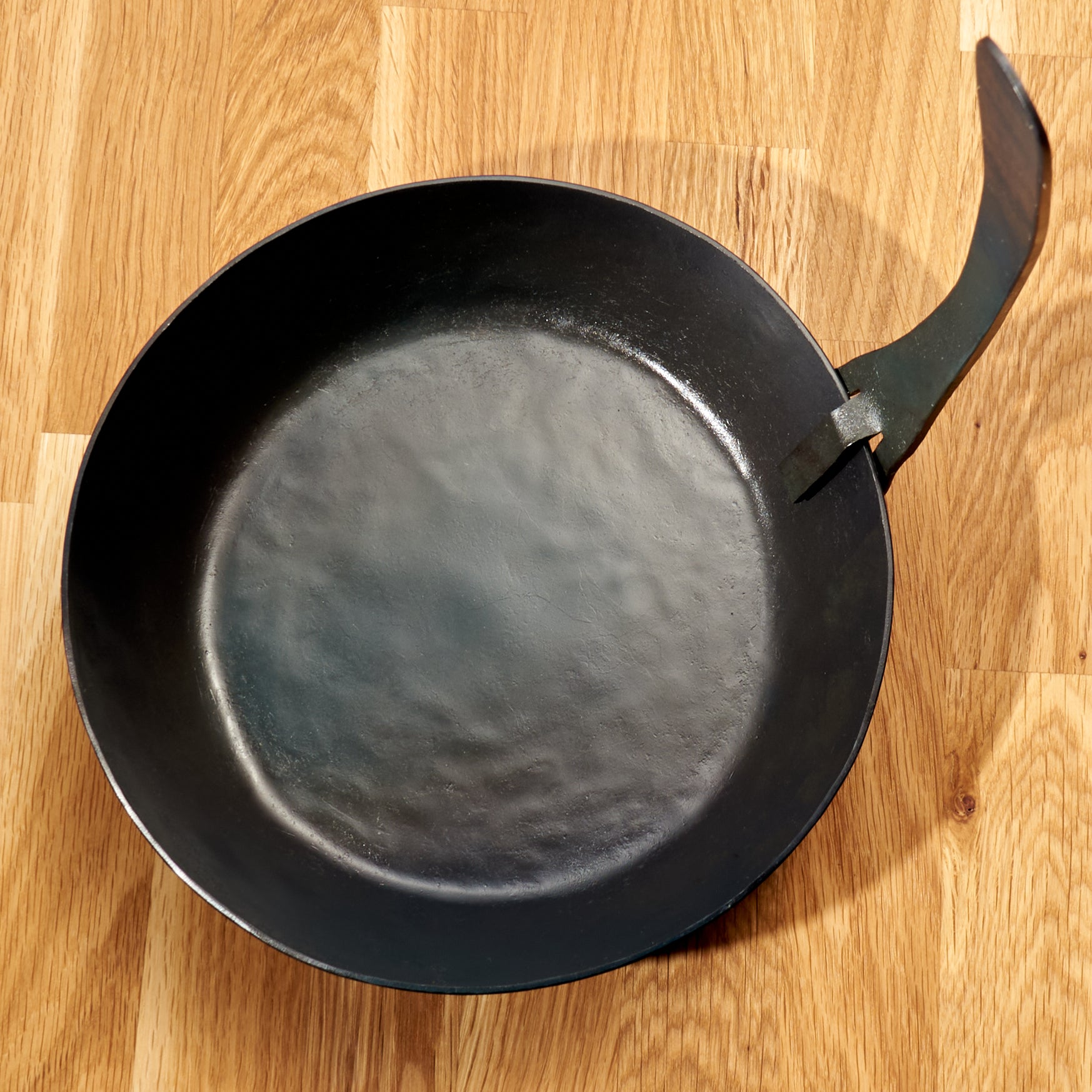 MANOLI, Cast Iron Skillet with Removable Handle